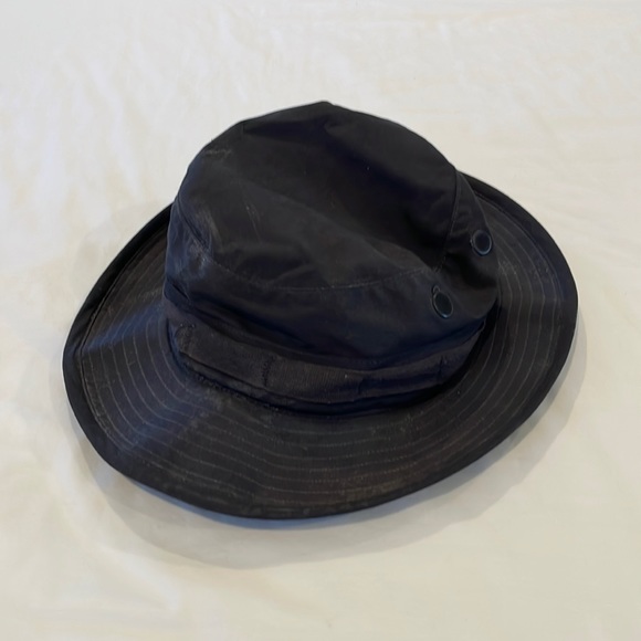 Black Hat Size 7-1/2 Black Adjustable Strap Vented on Sides - Picture 1 of 4